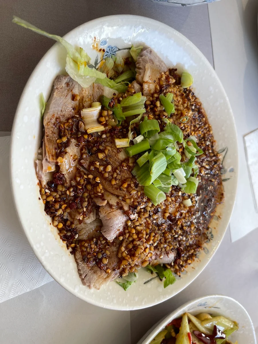 sliced pork with garlic sauce 蒜泥白肉